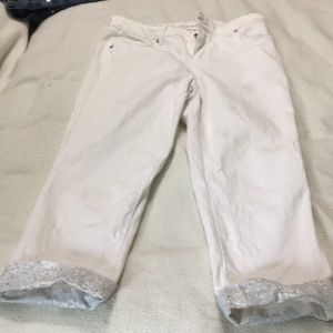 White cropped jeans